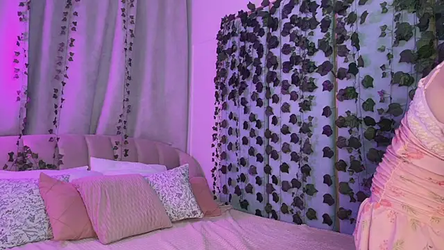 Love is Lola online show from April 2026 12:38:01 AM