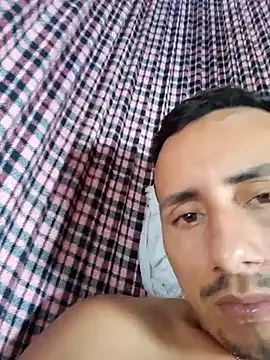 Snapshot of luissilva0071 chatting on March 2025 04:54:01 PM luissilva0071 online show from March 2025 04:54:01 PM