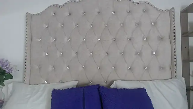 Abril Squirt online show from June 2026 11:06:01 PM