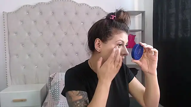 Abril Squirt online show from March 2026 06:37:02 PM