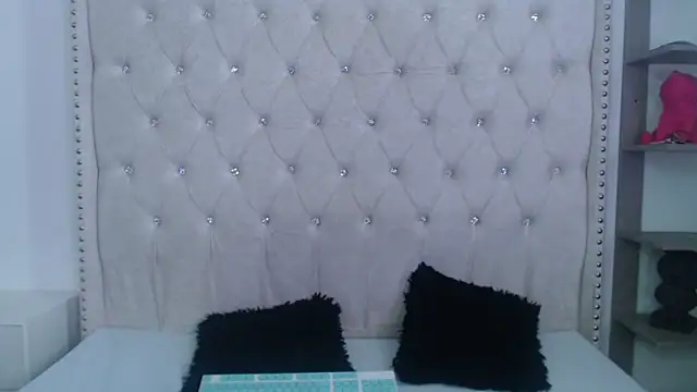 Abril Squirt online show from March 2026 05:57:01 PM