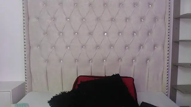 Abril Squirt online show from November 2025 08:24:01 PM