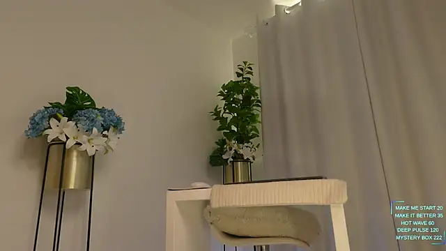 Snapshot of mimmyfit1 chatting on May 2026 04:51:02 PM mimmyfit1 online show from May 2026 04:51:02 PM