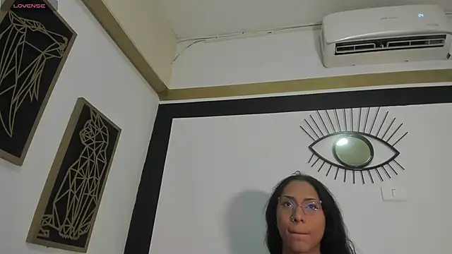 Snapshot of EmilyGomezLS chatting on June 2026 11:33:01 AM EmilyGomezLS online show from June 2026 11:33:01 AM