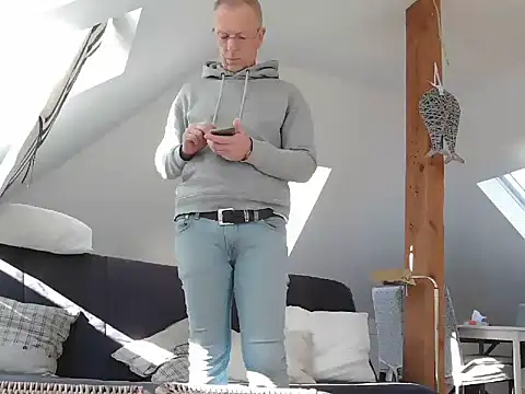 maxmueller321 online show from March 2026 09:12:02 AM