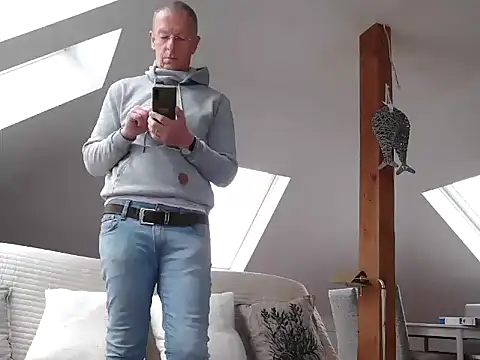 maxmueller321 online show from February 2026 09:07:02 AM