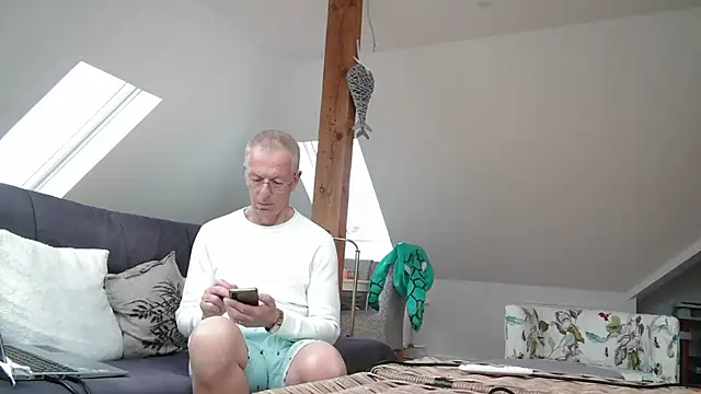 maxmueller321 online show from March 2026 01:24:01 PM