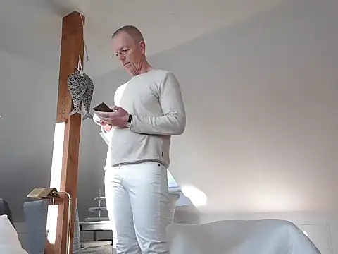 maxmueller321 online show from February 2026 09:06:01 AM