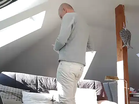 maxmueller321 online show from March 2026 09:28:01 AM