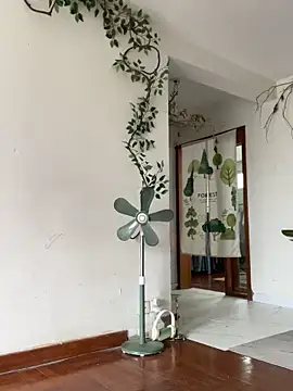 Eliza-E online show from March 2026 02:33:02 AM