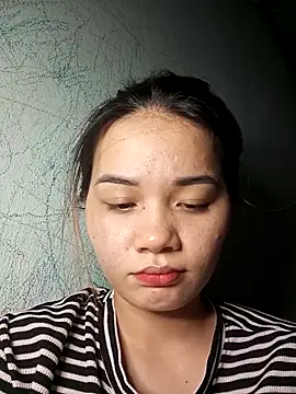 Ngoc-Trinh online show from October 2025 04:40:02 PM