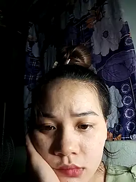 Ngoc-Trinh online show from December 2024 03:15:01 PM