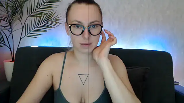 Snapshot of _Leslyy_Solo_1 chatting on October 2025 06:30:02 PM Leslyy Solo 1 online show from October 2025 06:30:02 PM