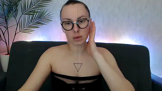 Snapshot of _Leslyy_Solo_1 chatting on October 2025 03:57:02 PM Leslyy Solo 1 online show from October 2025 03:57:02 PM