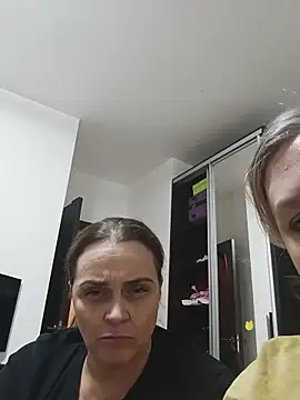 hugebobbs online show from November 2025 02:21:03 PM