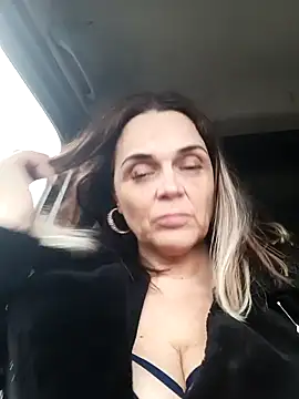 hugebobbs online show from March 2025 01:47:01 PM