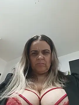 hugebobbs online show from June 2026 02:05:02 PM