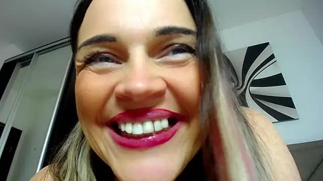 hugebobbs online show from January 2025 10:38:02 AM