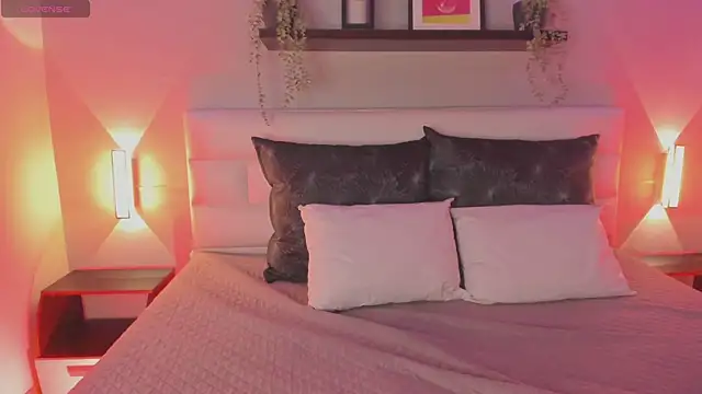 Snapshot of sofi_bakerr chatting on April 2026 11:44:02 AM sofi bakerr online show from April 2026 11:44:02 AM