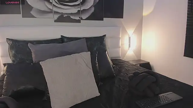 sofi bakerr online show from November 2025 11:36:02 AM