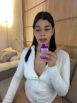 Snapshot of DaryRos chatting on July 2026 09:04:02 PM DaryRos online show from July 2026 09:04:02 PM