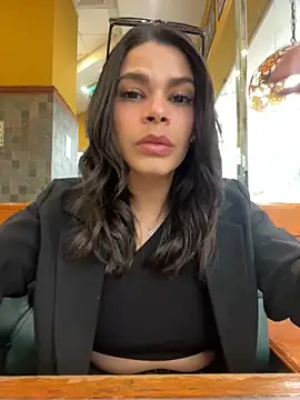 DaryRos online show from November 2025 07:18:01 PM