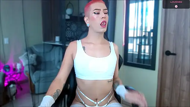 Snapshot of tevenwhiite chatting on November 2025 05:23:02 PM tevenwhiite online show from November 2025 05:23:02 PM