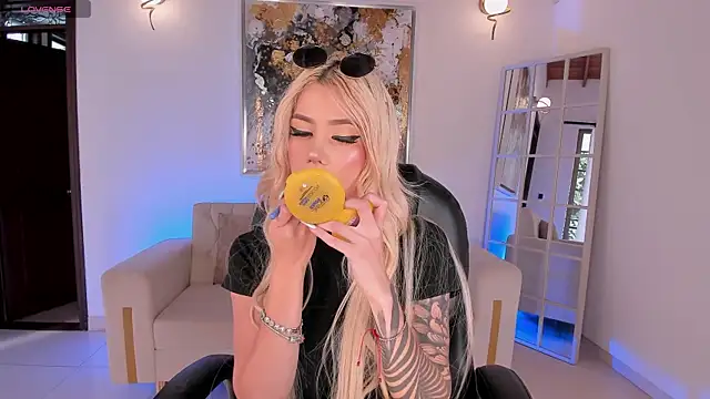 HannaConnor  online show from March 2026 06:09:02 PM