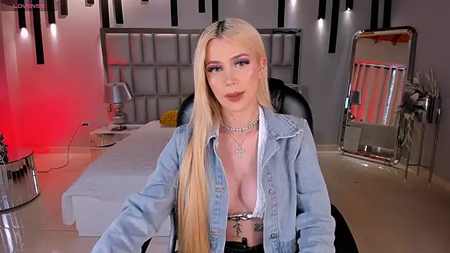 HannaConnor  online show from May 2026 09:10:02 PM