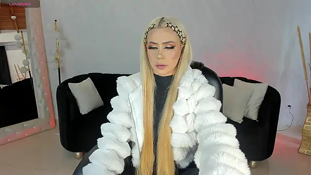 HannaConnor  online show from May 2026 07:43:02 PM