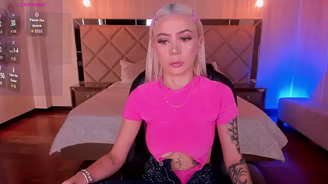 Snapshot of HannaConnor_ chatting on October 2025 08:27:02 PM HannaConnor online show from October 2025 08:27:02 PM