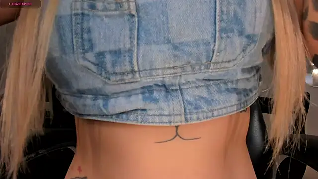 Snapshot of HannaConnor_ chatting on November 2025 08:56:02 PM HannaConnor online show from November 2025 08:56:02 PM