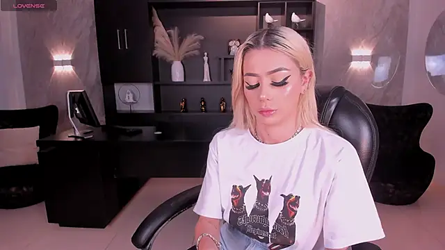 HannaConnor  online show from February 2026 08:52:01 PM