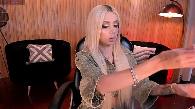 HannaConnor  online show from April 2026 08:49:01 PM