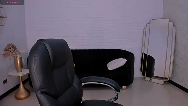 Snapshot of HannaConnor_ chatting on September 2025 08:25:01 PM HannaConnor online show from September 2025 08:25:01 PM