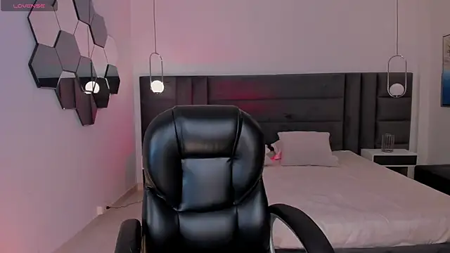 HannaConnor  online show from January 2026 09:08:01 PM