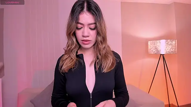 ViolettHansson online show from October 2025 11:40:02 AM