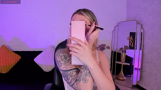 ViolettHansson online show from December 2025 06:53:01 PM