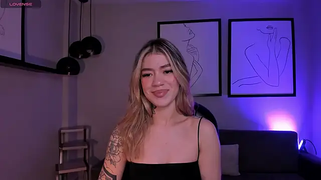 ViolettHansson online show from November 2025 11:36:01 AM