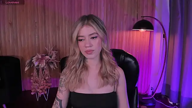 ViolettHansson online show from November 2025 07:40:02 PM