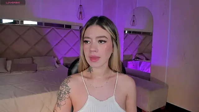 ViolettHansson online show from January 2026 07:09:01 PM