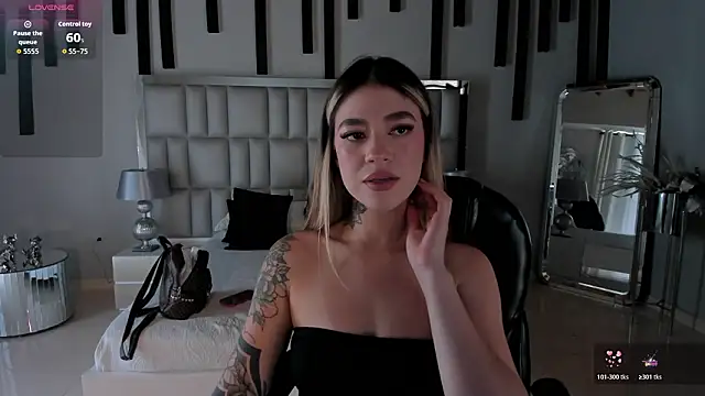 ViolettHansson online show from February 2026 07:11:01 PM