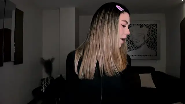 ViolettHansson online show from April 2026 09:45:01 AM