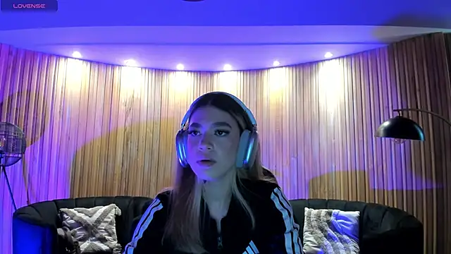 ViolettHansson online show from March 2026 06:12:01 PM