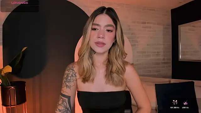 ViolettHansson online show from April 2026 10:00:01 AM