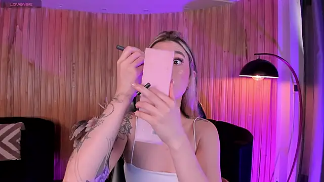 ViolettHansson online show from November 2025 08:02:01 PM