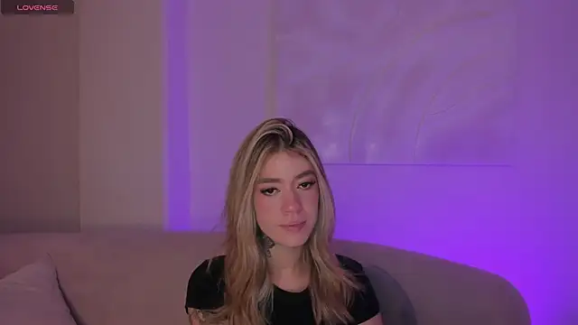 ViolettHansson online show from May 2026 11:48:02 AM