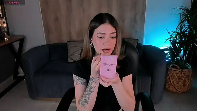 ViolettHansson online show from March 2025 09:48:02 PM