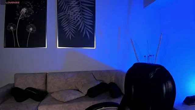 ViolettHansson online show from October 2025 06:07:01 PM