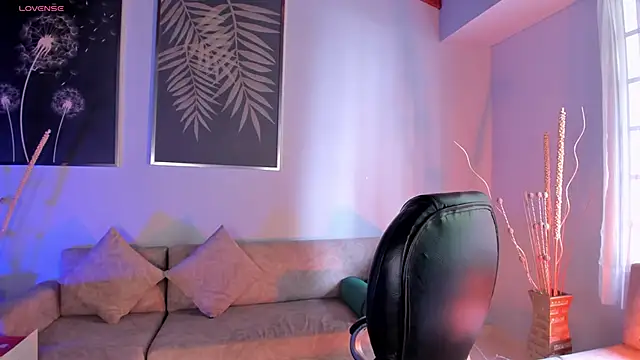 ViolettHansson online show from December 2025 07:41:02 PM